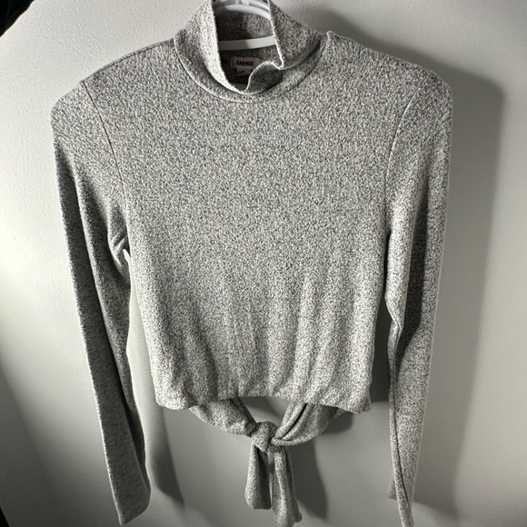 BACKLESS TOP - Picture 1 of 3